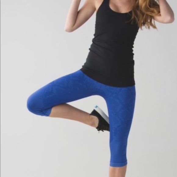 Lululemon In The Flow Crops - Picture 1 of 12